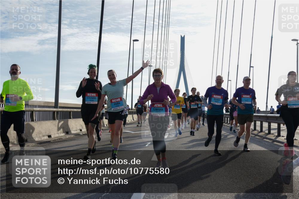 03.10.2026 - Köhlbrandbrückenlauf Yannick Fuchs http://msf.ph/oto/10775580 03.10.2026 09:35:12 Position 1 1316, 3548, 2972, 1857 meine-sportfotos.de