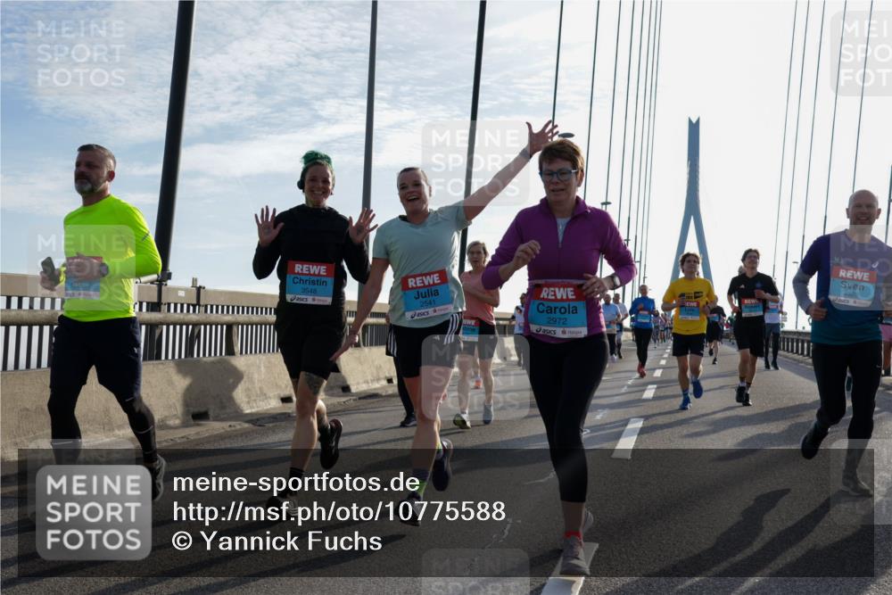 03.10.2026 - Köhlbrandbrückenlauf Yannick Fuchs http://msf.ph/oto/10775588 03.10.2026 09:35:13 Position 1 1316, 3548, 2541, 2972, 2329 meine-sportfotos.de