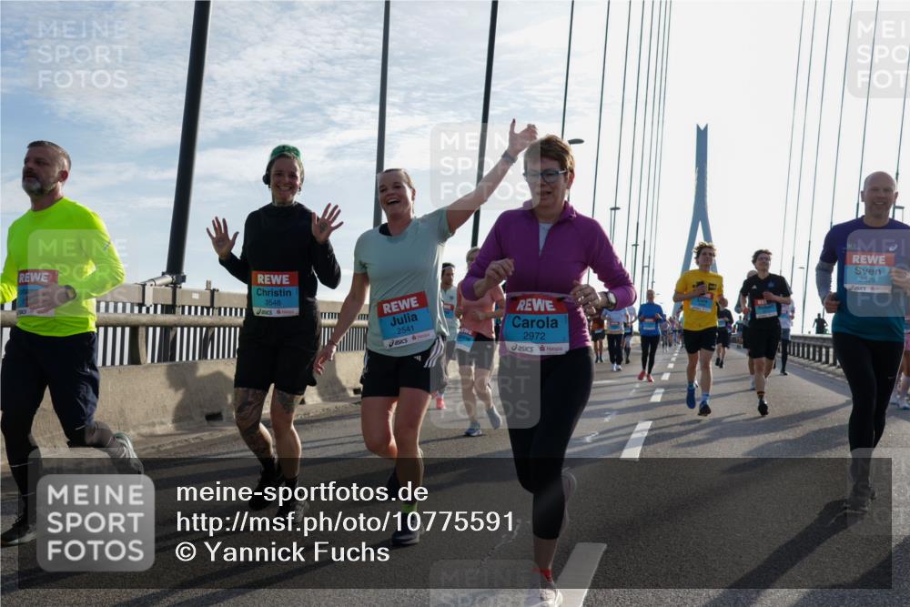 03.10.2026 - Köhlbrandbrückenlauf Yannick Fuchs http://msf.ph/oto/10775591 03.10.2026 09:35:13 Position 1 3548, 2541, 2972, 2329 meine-sportfotos.de