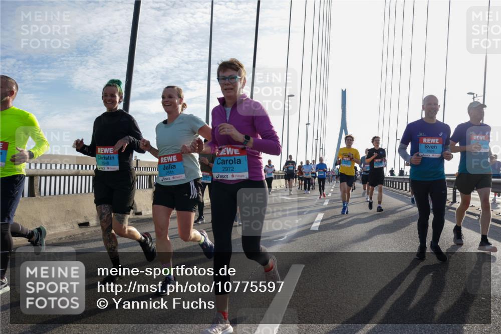 03.10.2026 - Köhlbrandbrückenlauf Yannick Fuchs http://msf.ph/oto/10775597 03.10.2026 09:35:13 Position 1 3548, 2541, 2972, 2329 meine-sportfotos.de