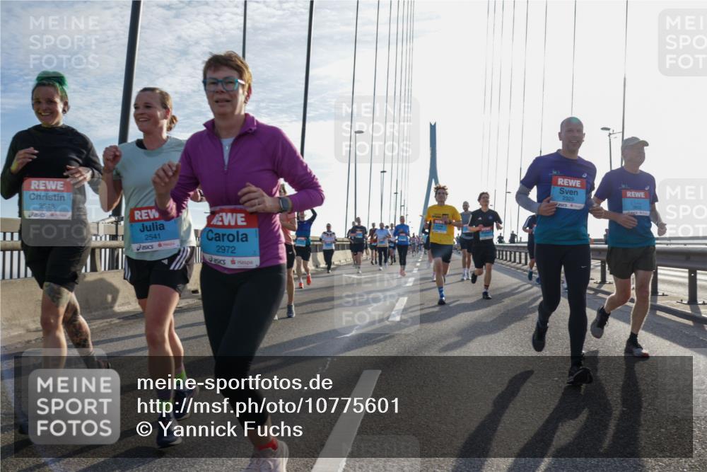 03.10.2026 - Köhlbrandbrückenlauf Yannick Fuchs http://msf.ph/oto/10775601 03.10.2026 09:35:13 Position 1 3548, 2541, 2972, 2329 meine-sportfotos.de