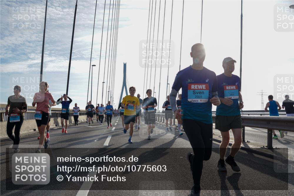 03.10.2026 - Köhlbrandbrückenlauf Yannick Fuchs http://msf.ph/oto/10775603 03.10.2026 09:35:14 Position 1 2329, 3852 meine-sportfotos.de