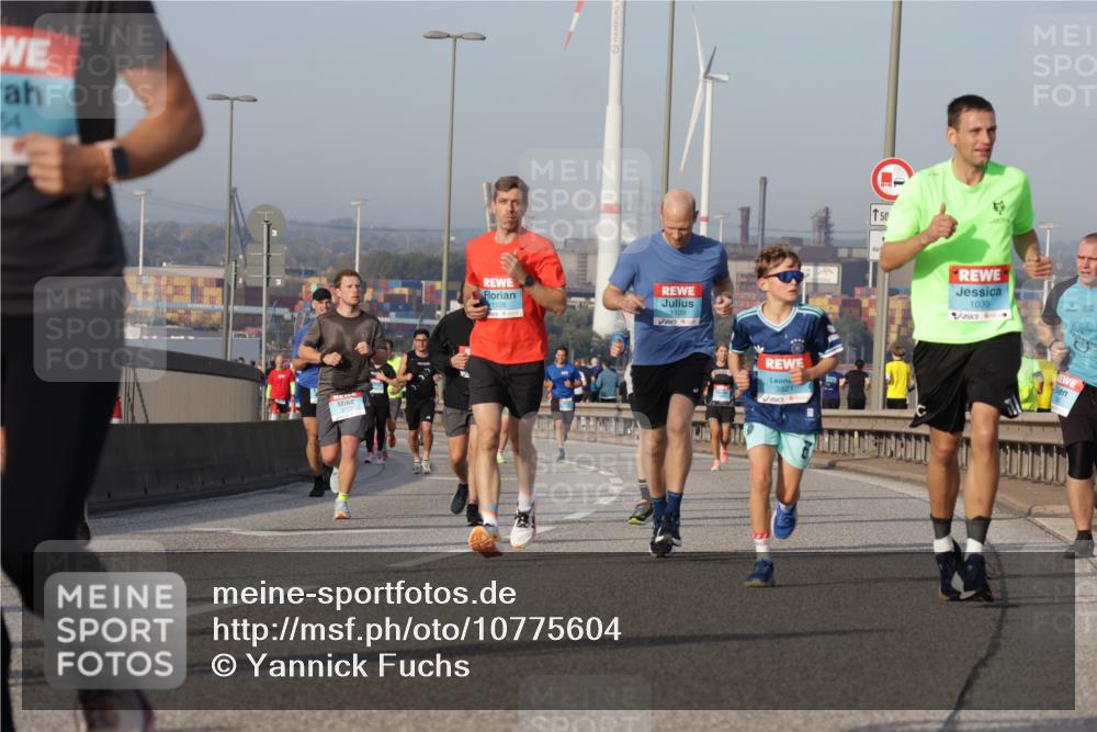 03.10.2026 - Köhlbrandbrückenlauf Yannick Fuchs http://msf.ph/oto/10775604 03.10.2026 09:41:11 Position 2 1108, 1109, 3821, 150, 1039 meine-sportfotos.de