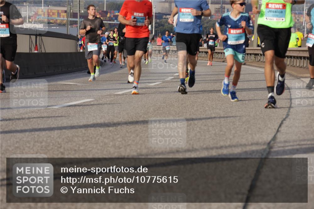 03.10.2026 - Köhlbrandbrückenlauf Yannick Fuchs http://msf.ph/oto/10775615 03.10.2026 09:41:11 Position 2 424, 1109, 1039 meine-sportfotos.de