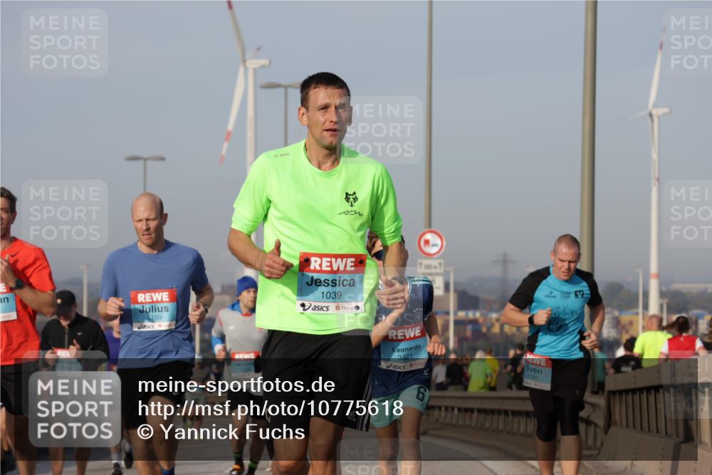 03.10.2026 - Köhlbrandbrückenlauf Yannick Fuchs http://msf.ph/oto/10775618 03.10.2026 09:41:13 Position 2 109, 1039, 3821, 6, 2380 meine-sportfotos.de