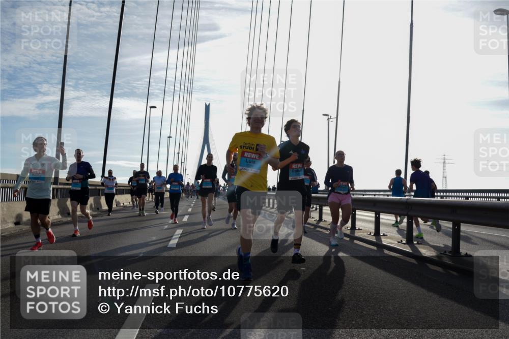 03.10.2026 - Köhlbrandbrückenlauf Yannick Fuchs http://msf.ph/oto/10775620 03.10.2026 09:35:15 Position 1 3586 meine-sportfotos.de