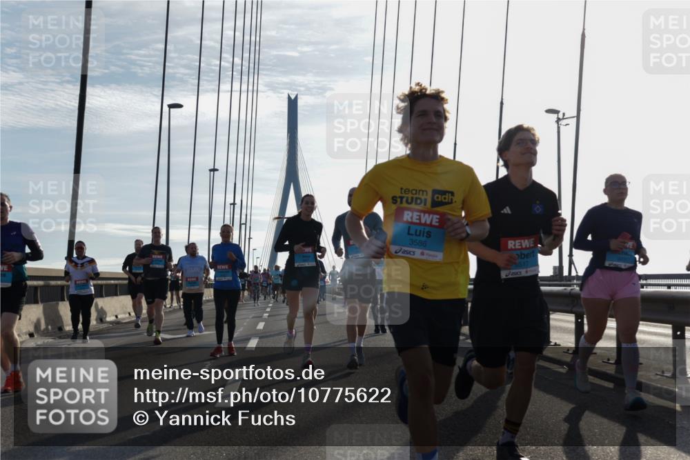 03.10.2026 - Köhlbrandbrückenlauf Yannick Fuchs http://msf.ph/oto/10775622 03.10.2026 09:35:15 Position 1 3586, 8517 meine-sportfotos.de