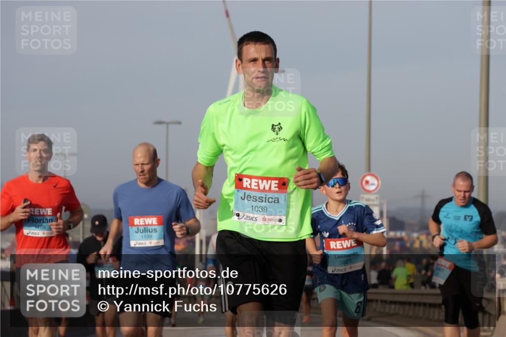 03.10.2026 - Köhlbrandbrückenlauf Yannick Fuchs http://msf.ph/oto/10775626 03.10.2026 09:41:14 Position 2 1108, 1109, 1039, 3821, 5172 meine-sportfotos.de