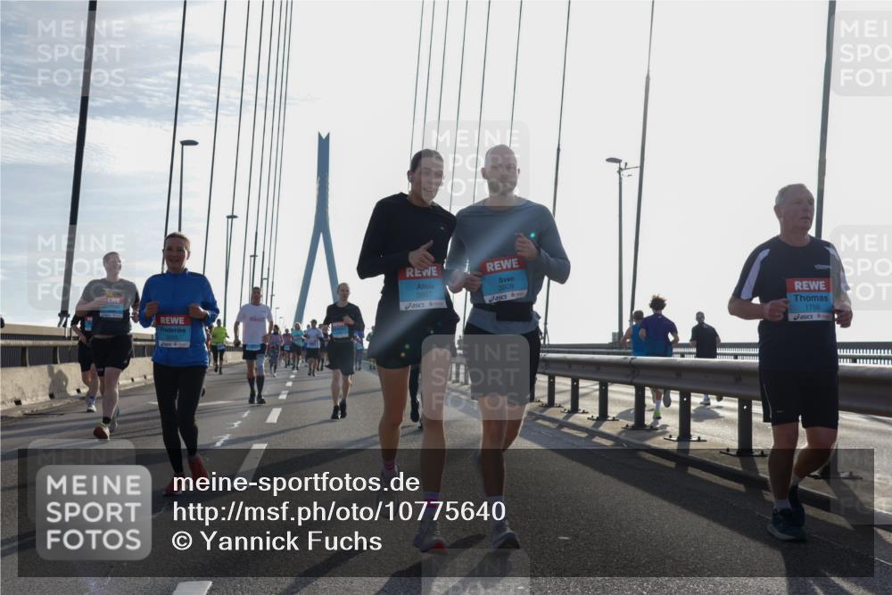 03.10.2026 - Köhlbrandbrückenlauf Yannick Fuchs http://msf.ph/oto/10775640 03.10.2026 09:35:17 Position 1 3255, 3807, 3809, 1756 meine-sportfotos.de