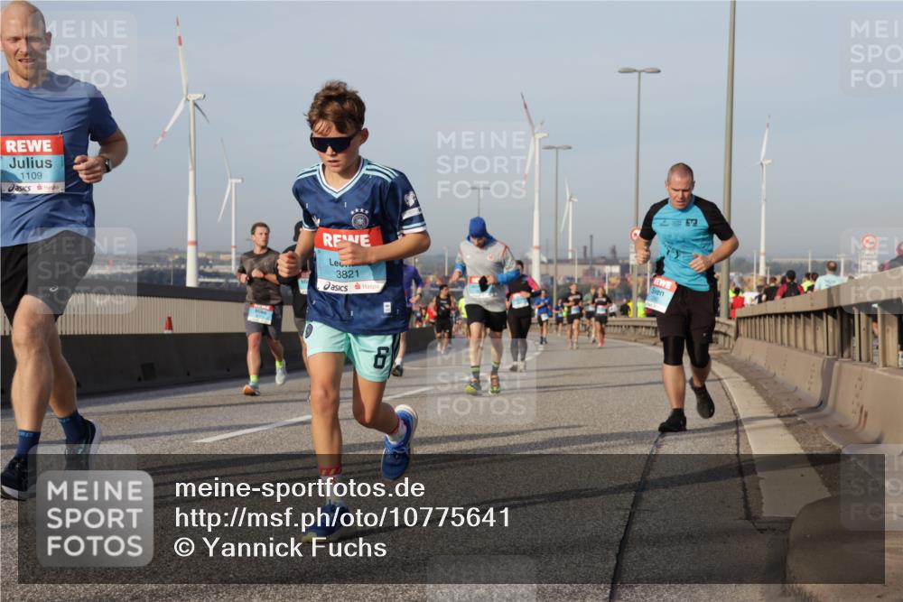 03.10.2026 - Köhlbrandbrückenlauf Yannick Fuchs http://msf.ph/oto/10775641 03.10.2026 09:41:16 Position 2 1109, 3821 meine-sportfotos.de