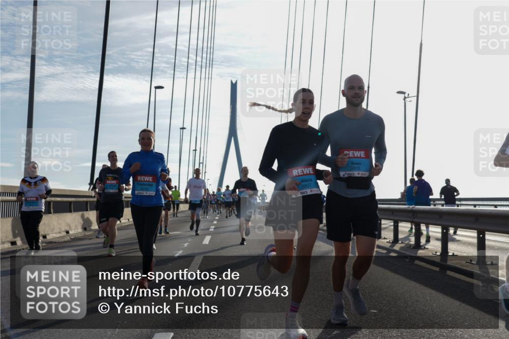 03.10.2026 - Köhlbrandbrückenlauf Yannick Fuchs http://msf.ph/oto/10775643 03.10.2026 09:35:17 Position 1 3807, 3809 meine-sportfotos.de