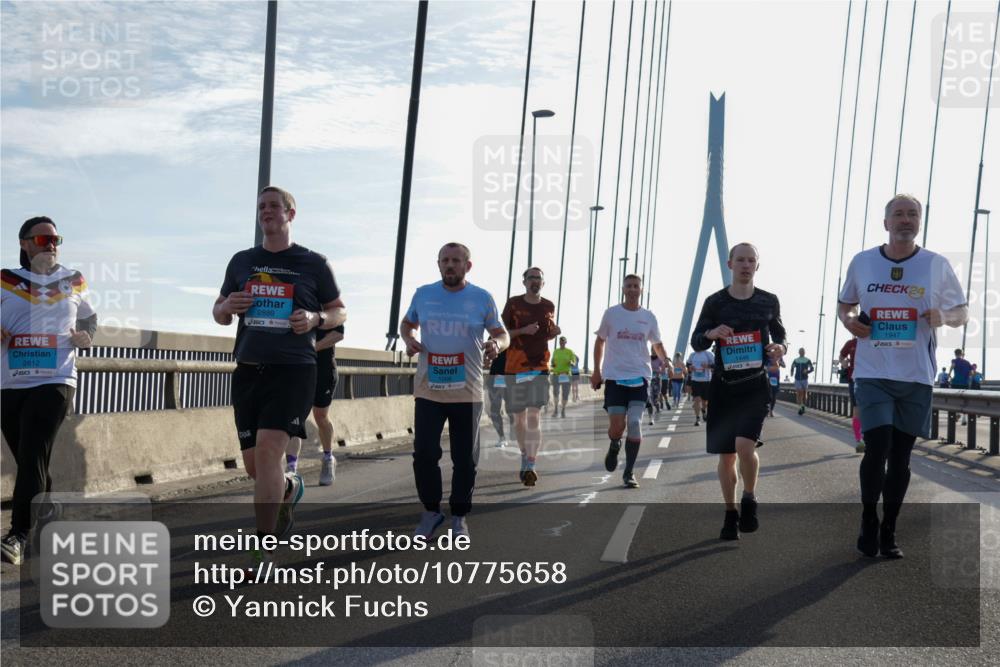 03.10.2026 - Köhlbrandbrückenlauf Yannick Fuchs http://msf.ph/oto/10775658 03.10.2026 09:35:18 Position 1 2812, 2889, 24, 1947 meine-sportfotos.de