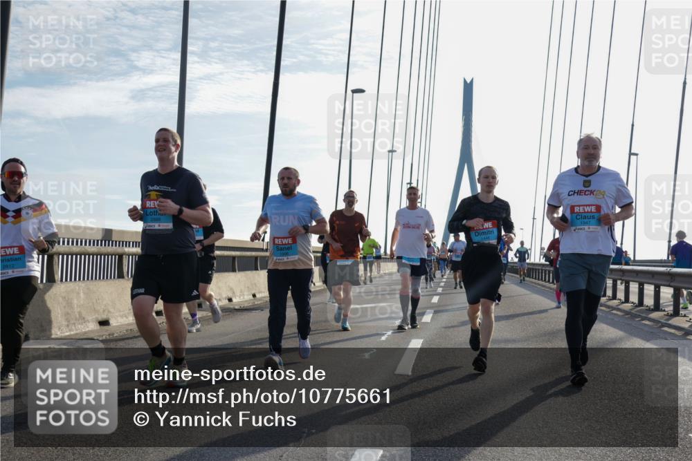 03.10.2026 - Köhlbrandbrückenlauf Yannick Fuchs http://msf.ph/oto/10775661 03.10.2026 09:35:18 Position 1 2812, 2889, 24, 1947 meine-sportfotos.de