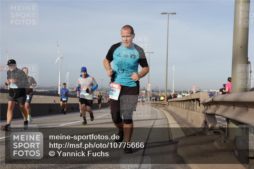 03.10.2026 - Köhlbrandbrückenlauf Yannick Fuchs http://msf.ph/oto/10775666 03.10.2026 09:41:19 Position 2 2418, 2380 meine-sportfotos.de
