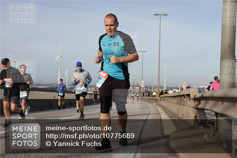 03.10.2026 - Köhlbrandbrückenlauf Yannick Fuchs http://msf.ph/oto/10775669 03.10.2026 09:41:19 Position 2  meine-sportfotos.de