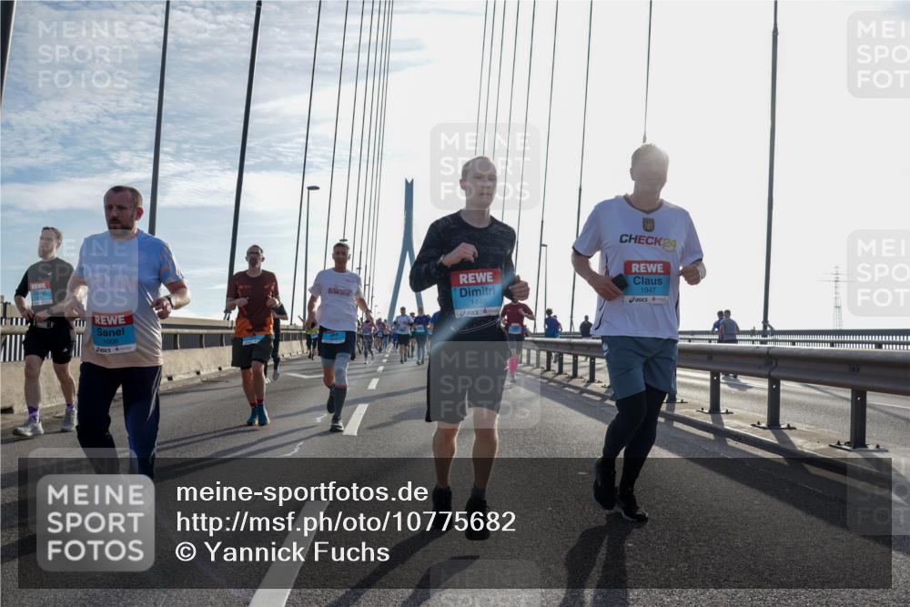 03.10.2026 - Köhlbrandbrückenlauf Yannick Fuchs http://msf.ph/oto/10775682 03.10.2026 09:35:20 Position 1 1006, 1446, 24, 1947 meine-sportfotos.de