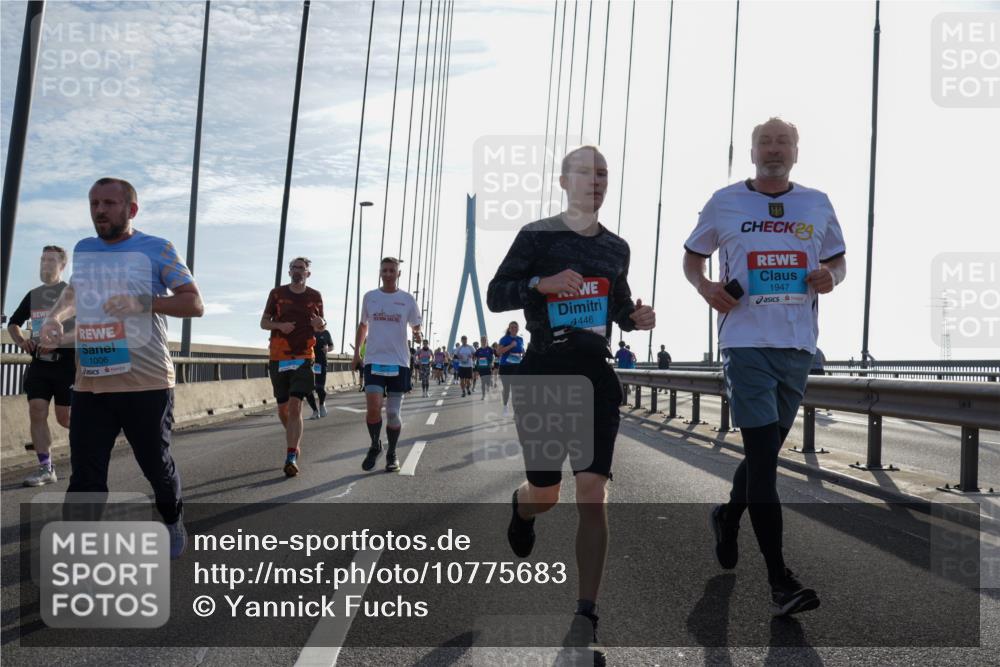 03.10.2026 - Köhlbrandbrückenlauf Yannick Fuchs http://msf.ph/oto/10775683 03.10.2026 09:35:20 Position 1 1006, 1446, 24, 1947 meine-sportfotos.de