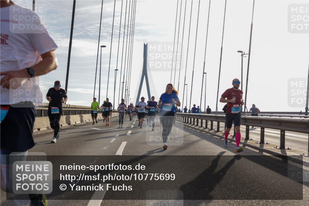 03.10.2026 - Köhlbrandbrückenlauf Yannick Fuchs http://msf.ph/oto/10775699 03.10.2026 09:35:22 Position 1 228 meine-sportfotos.de