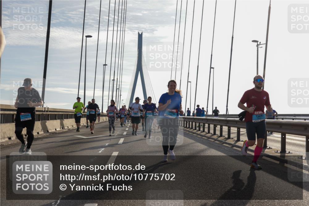 03.10.2026 - Köhlbrandbrückenlauf Yannick Fuchs http://msf.ph/oto/10775702 03.10.2026 09:35:22 Position 1  meine-sportfotos.de