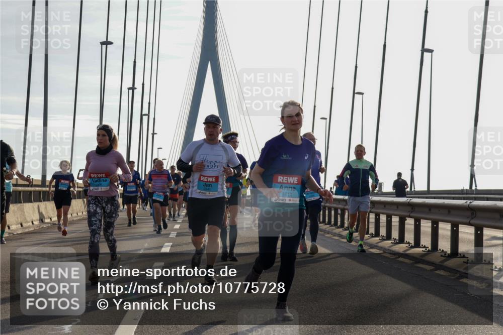 03.10.2026 - Köhlbrandbrückenlauf Yannick Fuchs http://msf.ph/oto/10775728 03.10.2026 09:35:24 Position 1 2841, 1018 meine-sportfotos.de