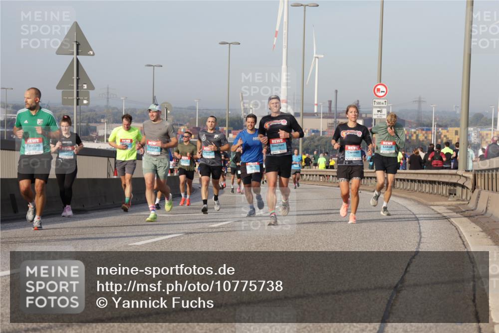 03.10.2026 - Köhlbrandbrückenlauf Yannick Fuchs http://msf.ph/oto/10775738 03.10.2026 09:41:25 Position 2 2367, 1500 meine-sportfotos.de