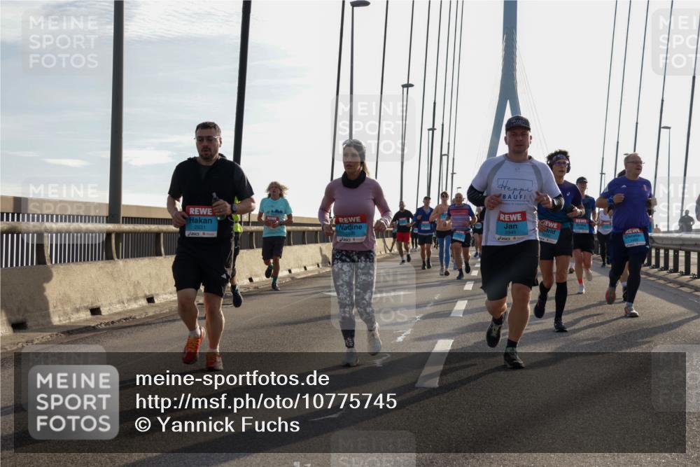 03.10.2026 - Köhlbrandbrückenlauf Yannick Fuchs http://msf.ph/oto/10775745 03.10.2026 09:35:25 Position 1 2831, 2886, 2841 meine-sportfotos.de