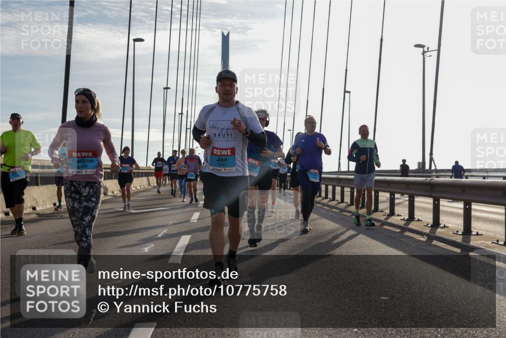 03.10.2026 - Köhlbrandbrückenlauf Yannick Fuchs http://msf.ph/oto/10775758 03.10.2026 09:35:26 Position 1 9, 2886, 2841 meine-sportfotos.de