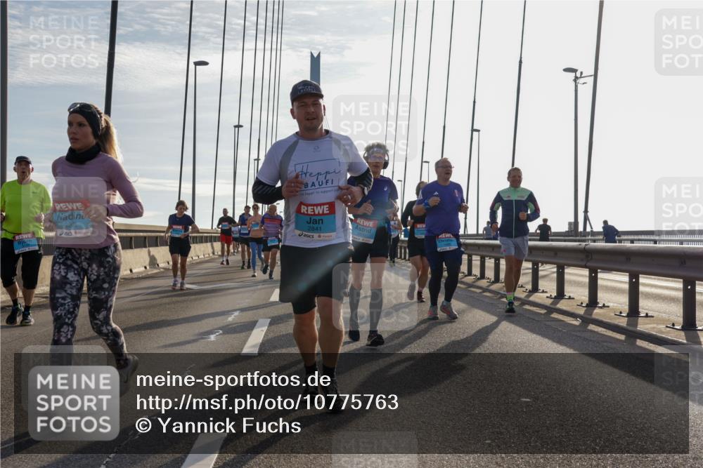 03.10.2026 - Köhlbrandbrückenlauf Yannick Fuchs http://msf.ph/oto/10775763 03.10.2026 09:35:27 Position 1 2886, 2841 meine-sportfotos.de