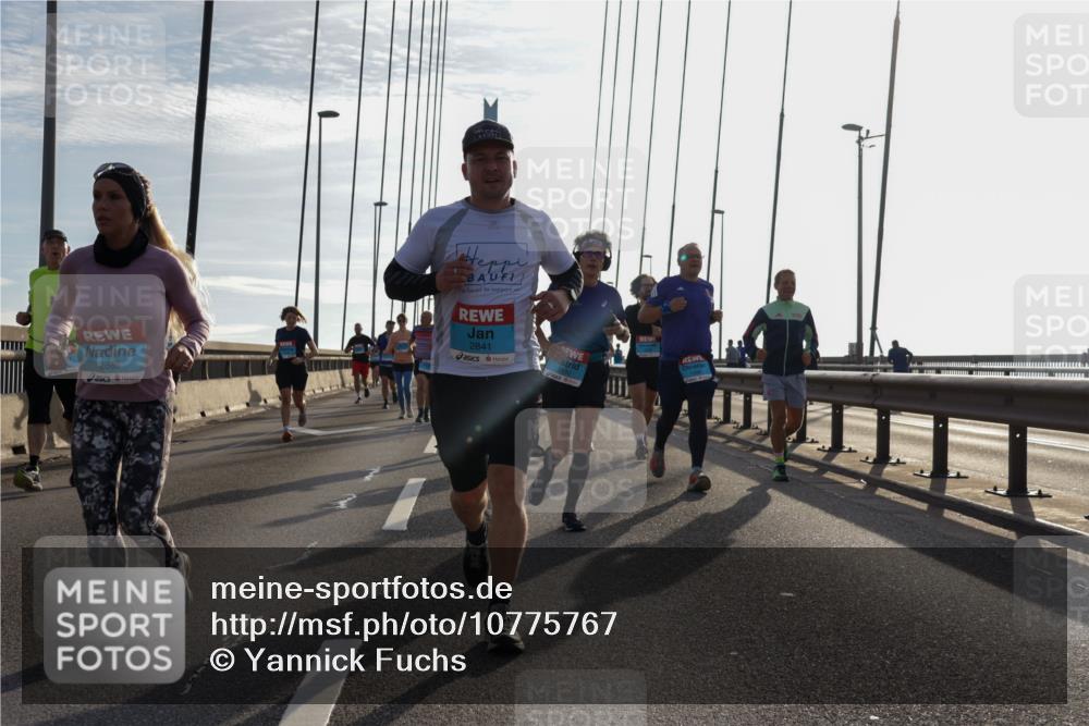 03.10.2026 - Köhlbrandbrückenlauf Yannick Fuchs http://msf.ph/oto/10775767 03.10.2026 09:35:27 Position 1 2886, 2841 meine-sportfotos.de