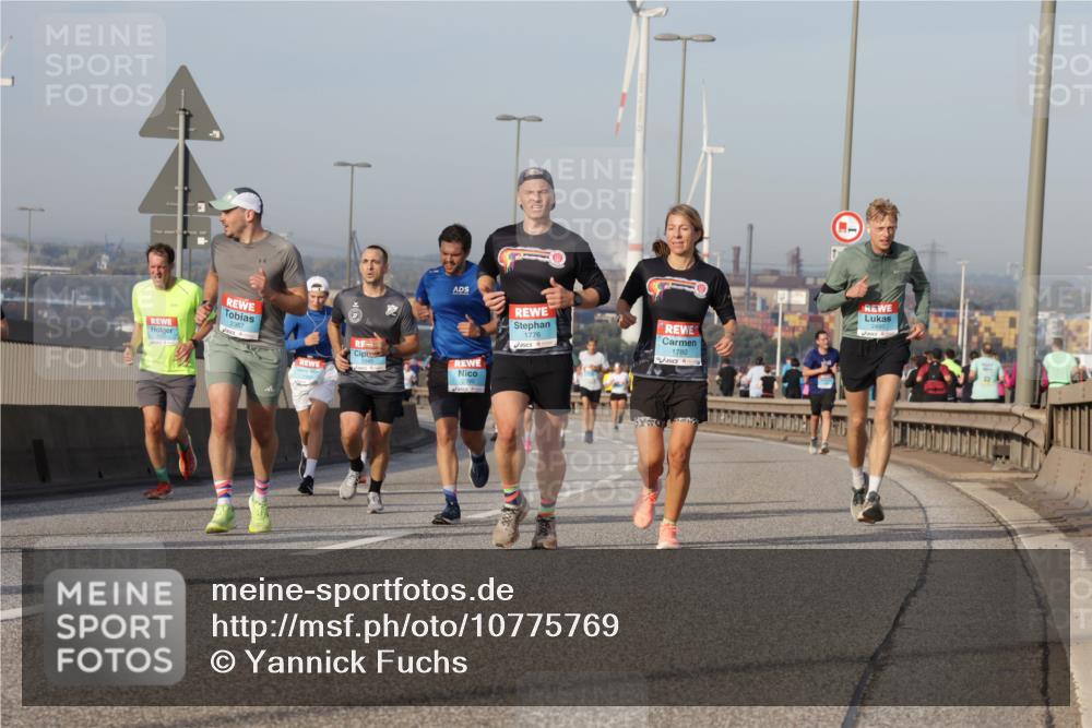 03.10.2026 - Köhlbrandbrückenlauf Yannick Fuchs http://msf.ph/oto/10775769 03.10.2026 09:41:27 Position 2 2357, 1776, 1780 meine-sportfotos.de