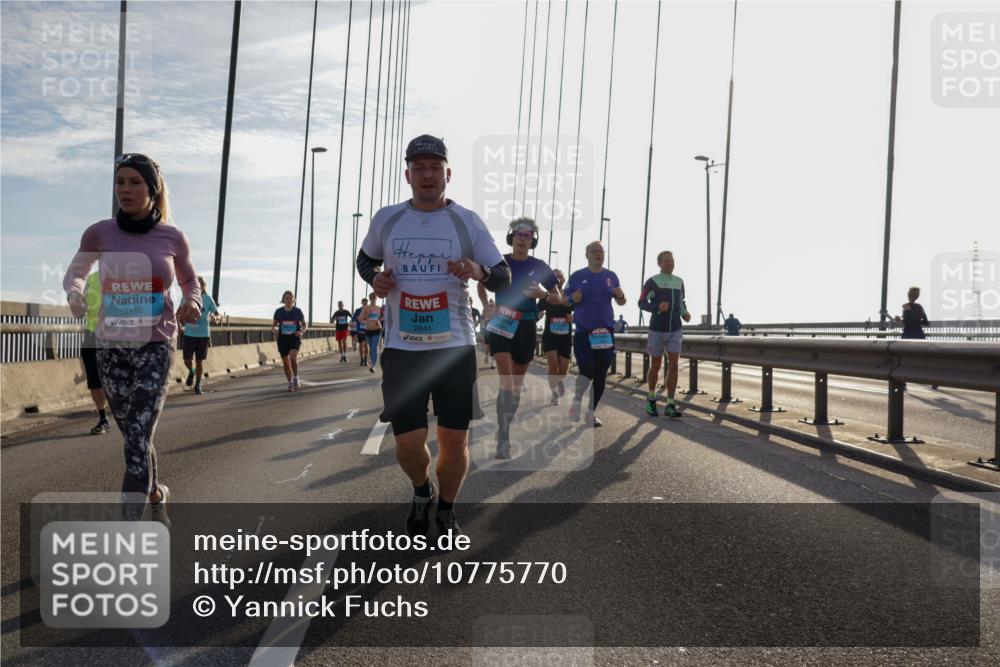 03.10.2026 - Köhlbrandbrückenlauf Yannick Fuchs http://msf.ph/oto/10775770 03.10.2026 09:35:27 Position 1 2886, 2841 meine-sportfotos.de