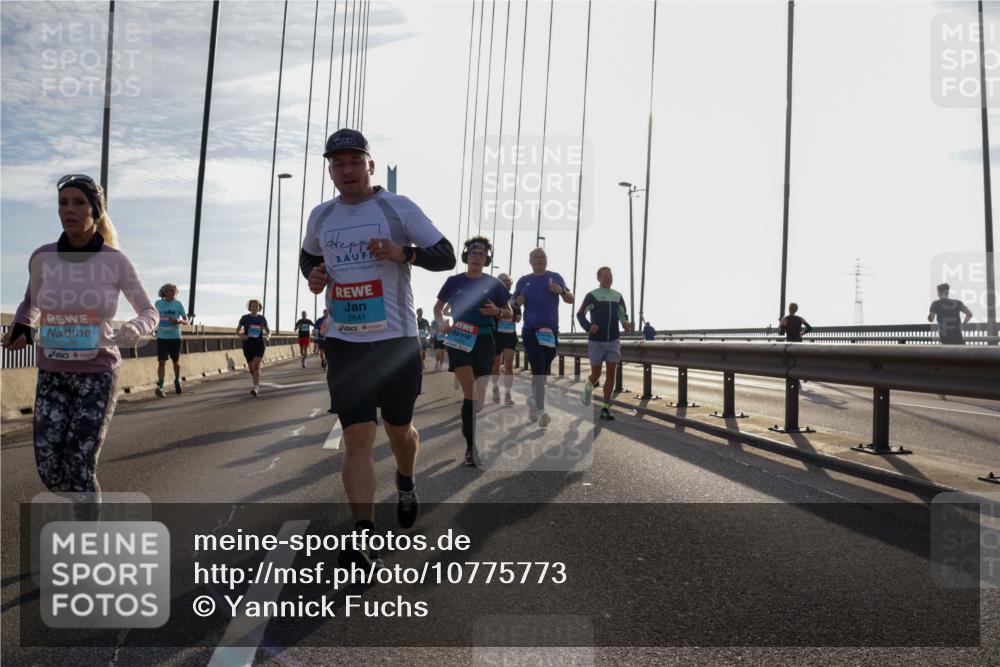 03.10.2026 - Köhlbrandbrückenlauf Yannick Fuchs http://msf.ph/oto/10775773 03.10.2026 09:35:27 Position 1 2886, 2841 meine-sportfotos.de