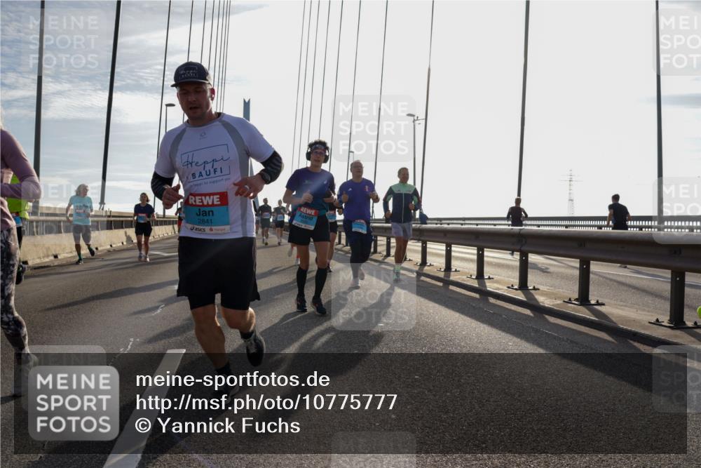 03.10.2026 - Köhlbrandbrückenlauf Yannick Fuchs http://msf.ph/oto/10775777 03.10.2026 09:35:27 Position 1 2841 meine-sportfotos.de