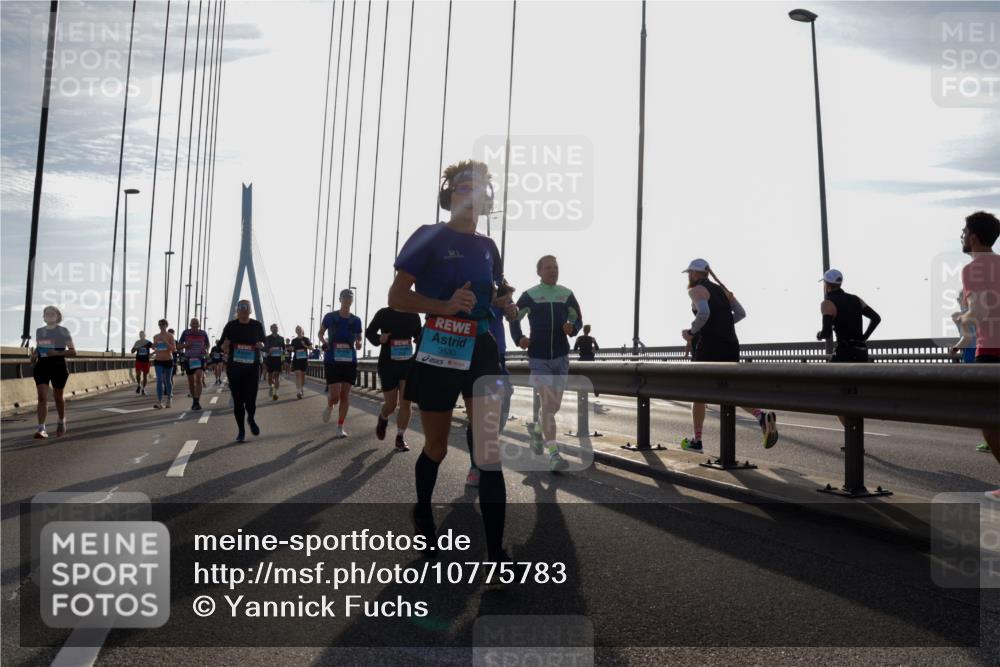 03.10.2026 - Köhlbrandbrückenlauf Yannick Fuchs http://msf.ph/oto/10775783 03.10.2026 09:35:28 Position 1 3530 meine-sportfotos.de