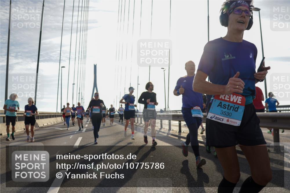 03.10.2026 - Köhlbrandbrückenlauf Yannick Fuchs http://msf.ph/oto/10775786 03.10.2026 09:35:29 Position 1 3530 meine-sportfotos.de
