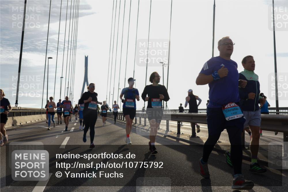 03.10.2026 - Köhlbrandbrückenlauf Yannick Fuchs http://msf.ph/oto/10775792 03.10.2026 09:35:29 Position 1 1408 meine-sportfotos.de