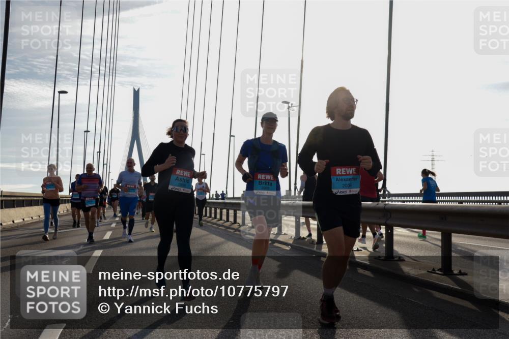 03.10.2026 - Köhlbrandbrückenlauf Yannick Fuchs http://msf.ph/oto/10775797 03.10.2026 09:35:30 Position 1 2859, 3369, 2038 meine-sportfotos.de