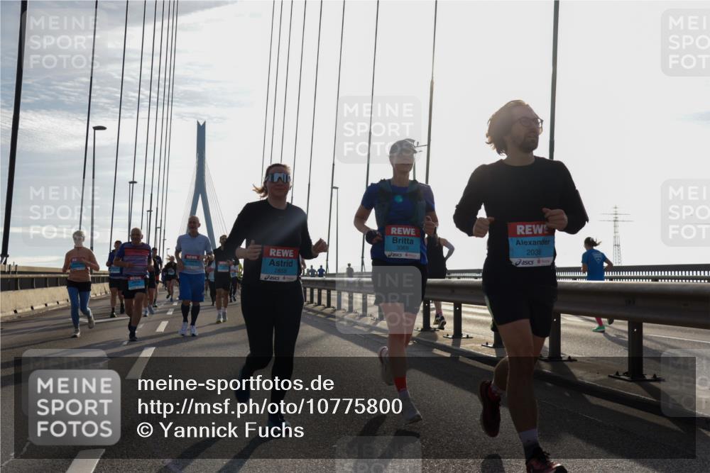 03.10.2026 - Köhlbrandbrückenlauf Yannick Fuchs http://msf.ph/oto/10775800 03.10.2026 09:35:30 Position 1 2859, 3369, 2038 meine-sportfotos.de