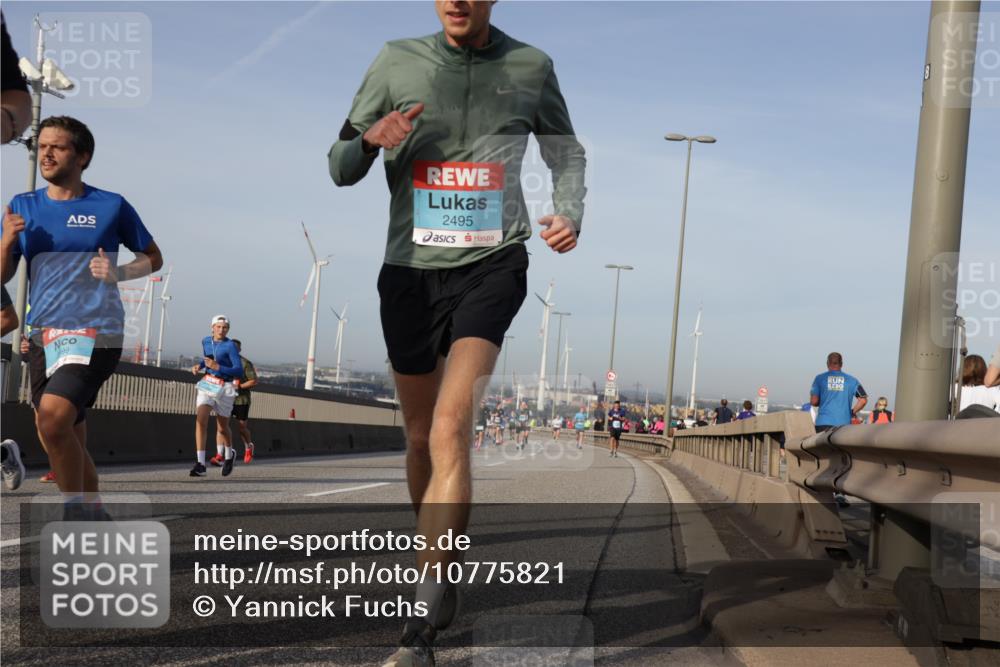 03.10.2026 - Köhlbrandbrückenlauf Yannick Fuchs http://msf.ph/oto/10775821 03.10.2026 09:41:33 Position 2 2495, 8 meine-sportfotos.de