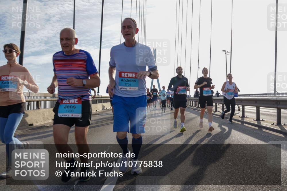 03.10.2026 - Köhlbrandbrückenlauf Yannick Fuchs http://msf.ph/oto/10775838 03.10.2026 09:35:33 Position 1 3052, 1700, 1701, 2951 meine-sportfotos.de