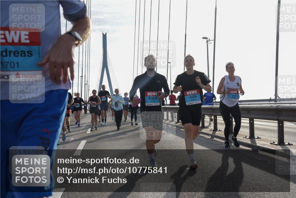 03.10.2026 - Köhlbrandbrückenlauf Yannick Fuchs http://msf.ph/oto/10775841 03.10.2026 09:35:33 Position 1 1701, 2160, 2951, 3726 meine-sportfotos.de