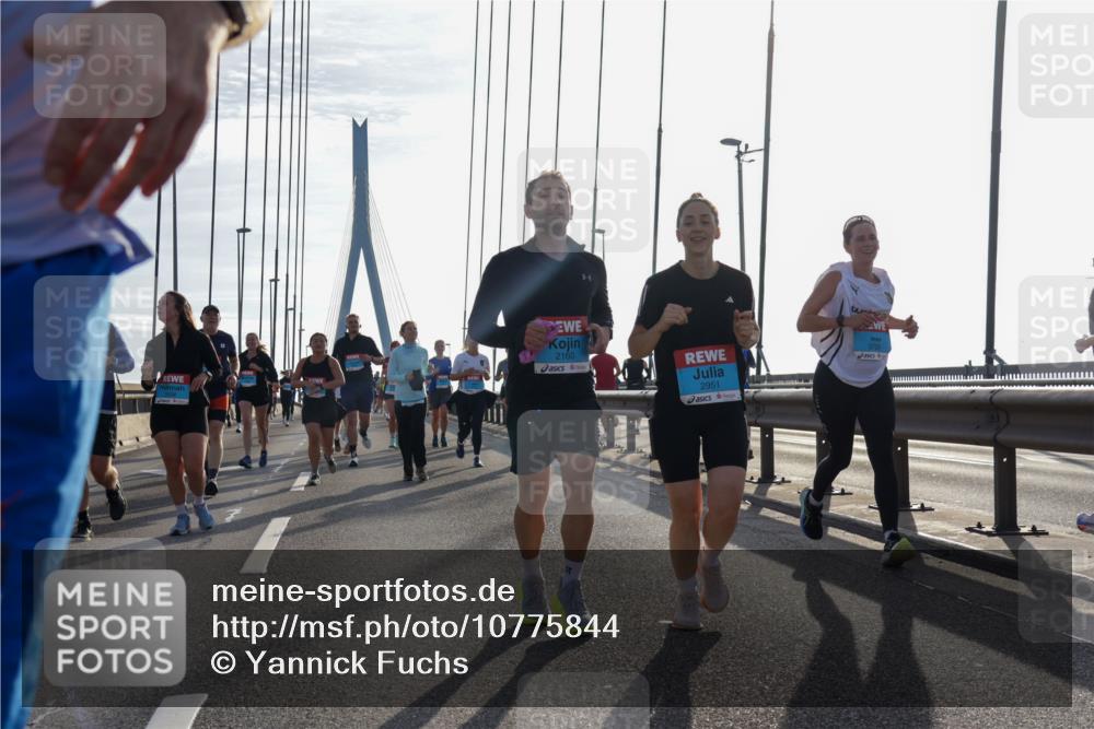 03.10.2026 - Köhlbrandbrückenlauf Yannick Fuchs http://msf.ph/oto/10775844 03.10.2026 09:35:34 Position 1 2160, 2951 meine-sportfotos.de