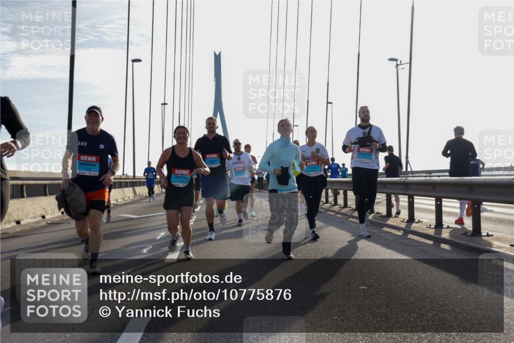 03.10.2026 - Köhlbrandbrückenlauf Yannick Fuchs http://msf.ph/oto/10775876 03.10.2026 09:35:36 Position 1 1978 meine-sportfotos.de