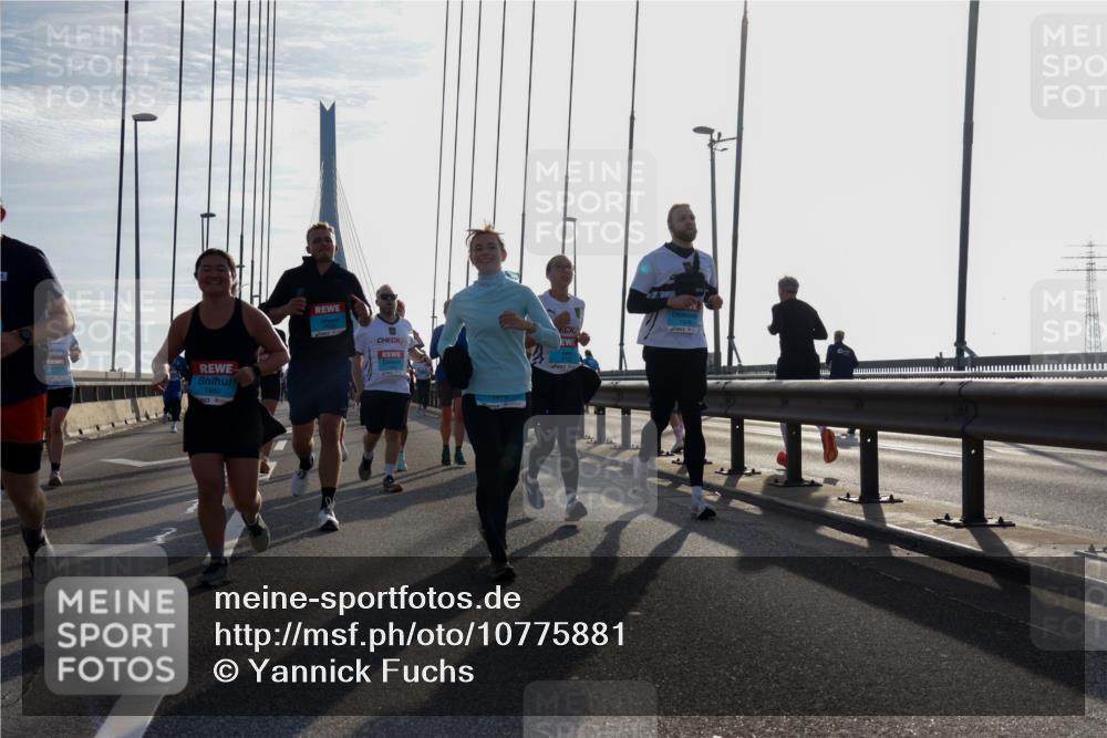03.10.2026 - Köhlbrandbrückenlauf Yannick Fuchs http://msf.ph/oto/10775881 03.10.2026 09:35:36 Position 1 1980 meine-sportfotos.de