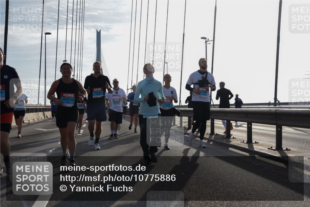 03.10.2026 - Köhlbrandbrückenlauf Yannick Fuchs http://msf.ph/oto/10775886 03.10.2026 09:35:37 Position 1 1980 meine-sportfotos.de
