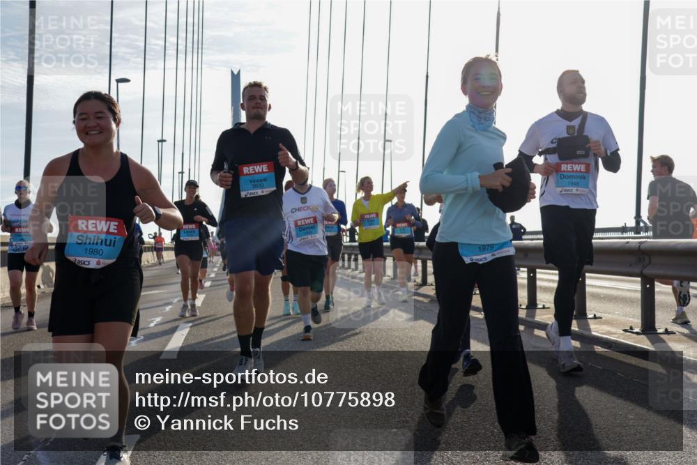 03.10.2026 - Köhlbrandbrückenlauf Yannick Fuchs http://msf.ph/oto/10775898 03.10.2026 09:35:37 Position 1 1980, 3800, 1979, 1948 meine-sportfotos.de