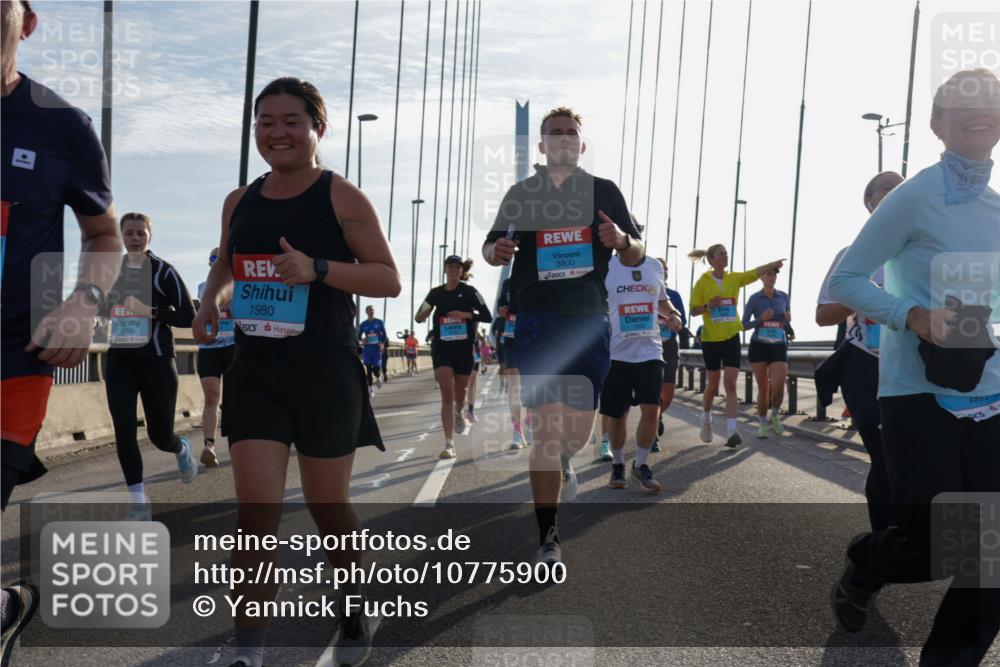 03.10.2026 - Köhlbrandbrückenlauf Yannick Fuchs http://msf.ph/oto/10775900 03.10.2026 09:35:38 Position 1 1980, 3800, 2, 1570 meine-sportfotos.de