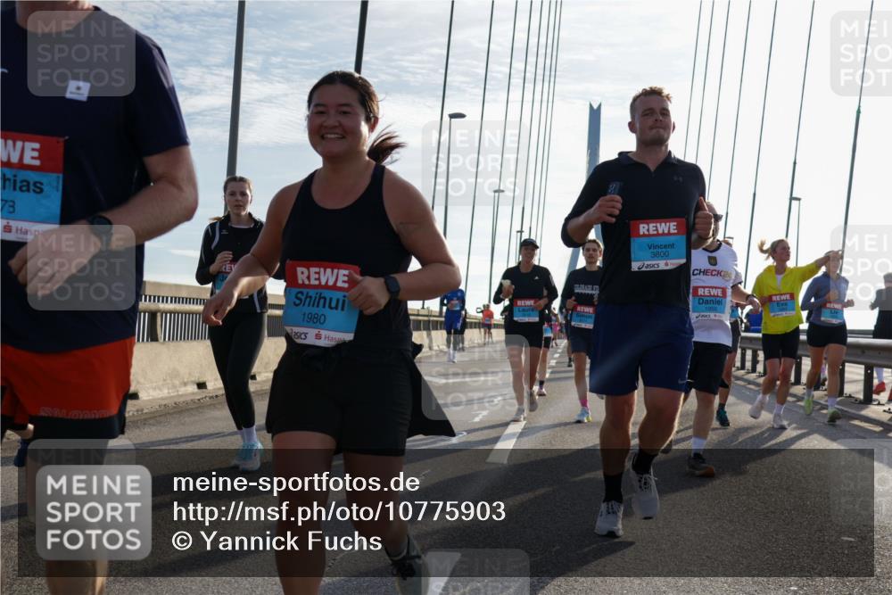 03.10.2026 - Köhlbrandbrückenlauf Yannick Fuchs http://msf.ph/oto/10775903 03.10.2026 09:35:38 Position 1 73, 1980, 3800, 2, 1950 meine-sportfotos.de