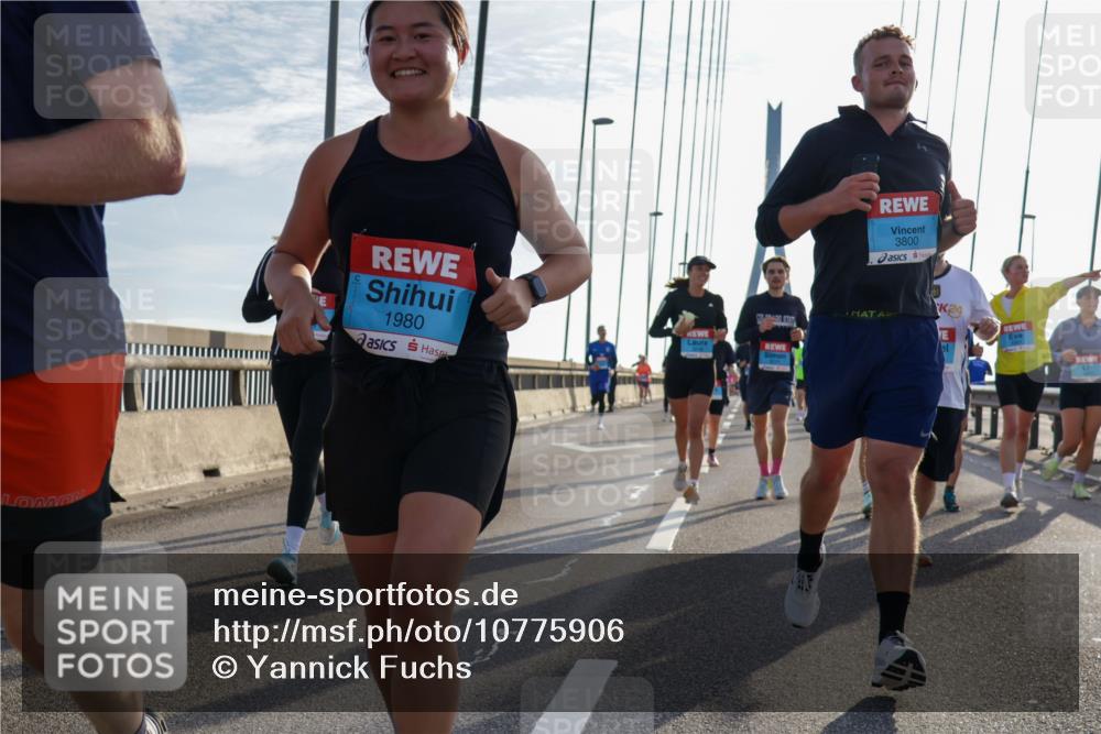 03.10.2026 - Köhlbrandbrückenlauf Yannick Fuchs http://msf.ph/oto/10775906 03.10.2026 09:35:38 Position 1 1980, 3800 meine-sportfotos.de