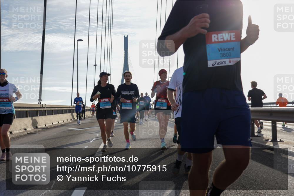 03.10.2026 - Köhlbrandbrückenlauf Yannick Fuchs http://msf.ph/oto/10775915 03.10.2026 09:35:39 Position 1 3800 meine-sportfotos.de